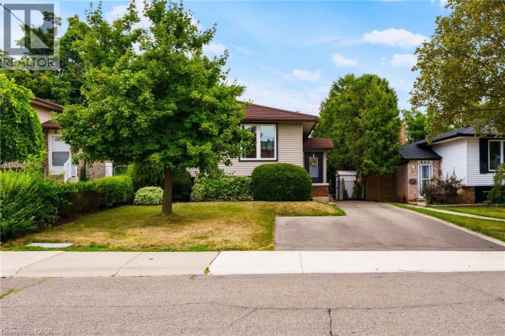 Photo 3 of 444 Queen Victoria Drive, Hamilton ON