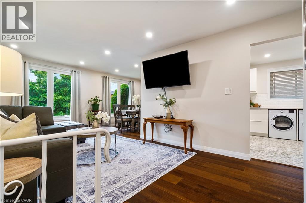 Photo 6 of 444 Queen Victoria Drive, Hamilton ON