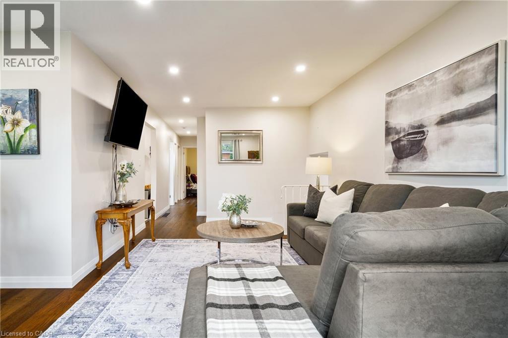 Photo 9 of 444 Queen Victoria Drive, Hamilton ON