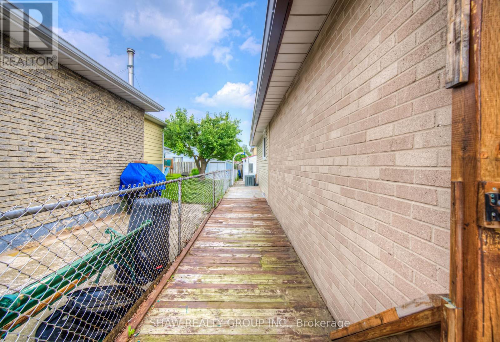 Photo 39 of 1745 Briarwood Drive, Cambridge ON