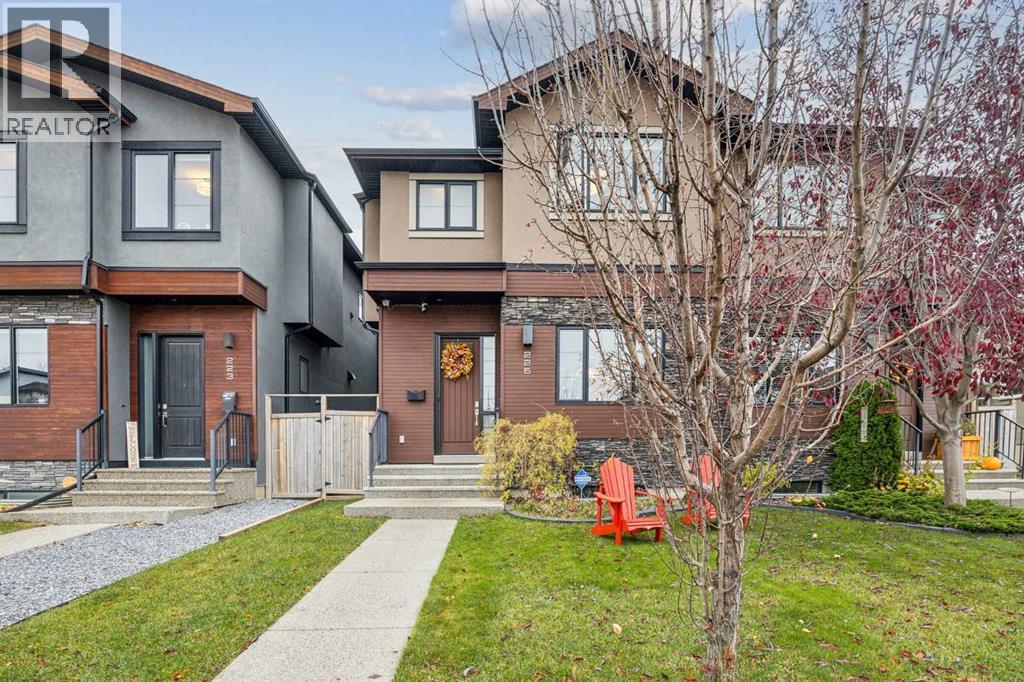 Single Family House for Sale in   Avenue NW Tuxedo Park Calgary 