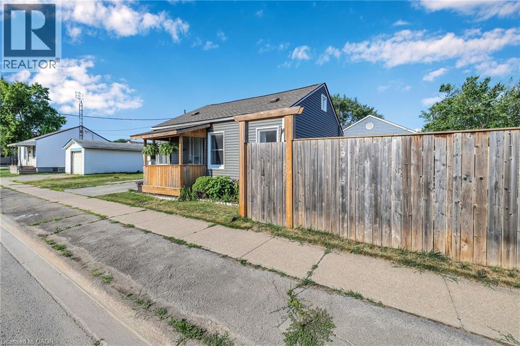 Photo 16 of 104 Southworth Street, Welland ON