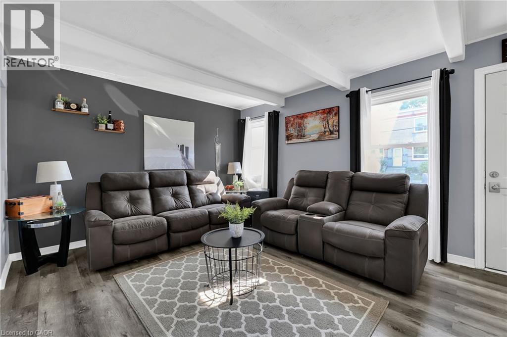 Photo 6 of 104 Southworth Street, Welland ON