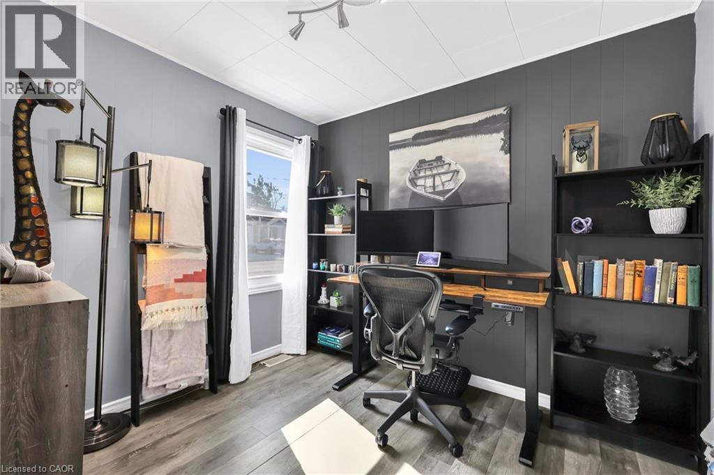 Photo 9 of 104 Southworth Street, Welland ON