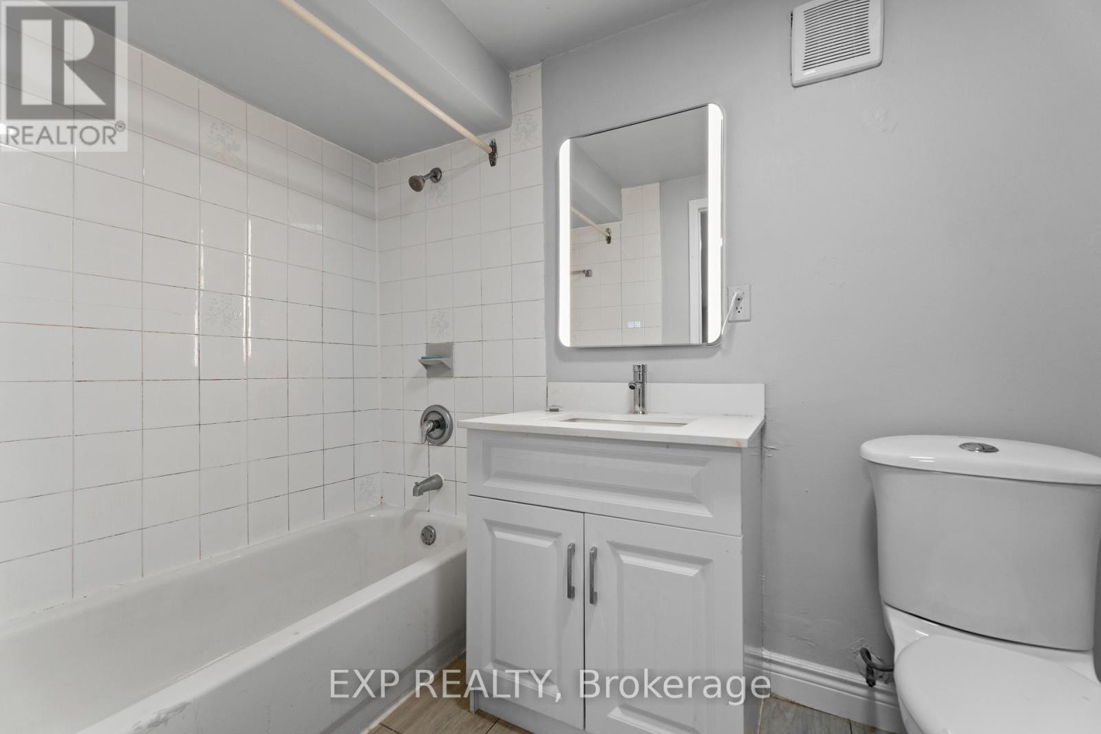 Photo 32 of 28 Fairlight Street, Brampton ON