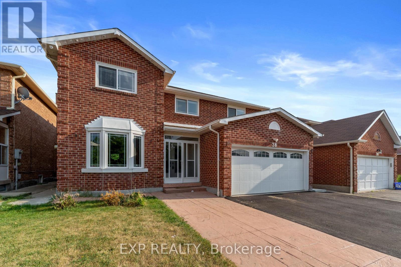 Photo 3 of 28 Fairlight Street, Brampton ON