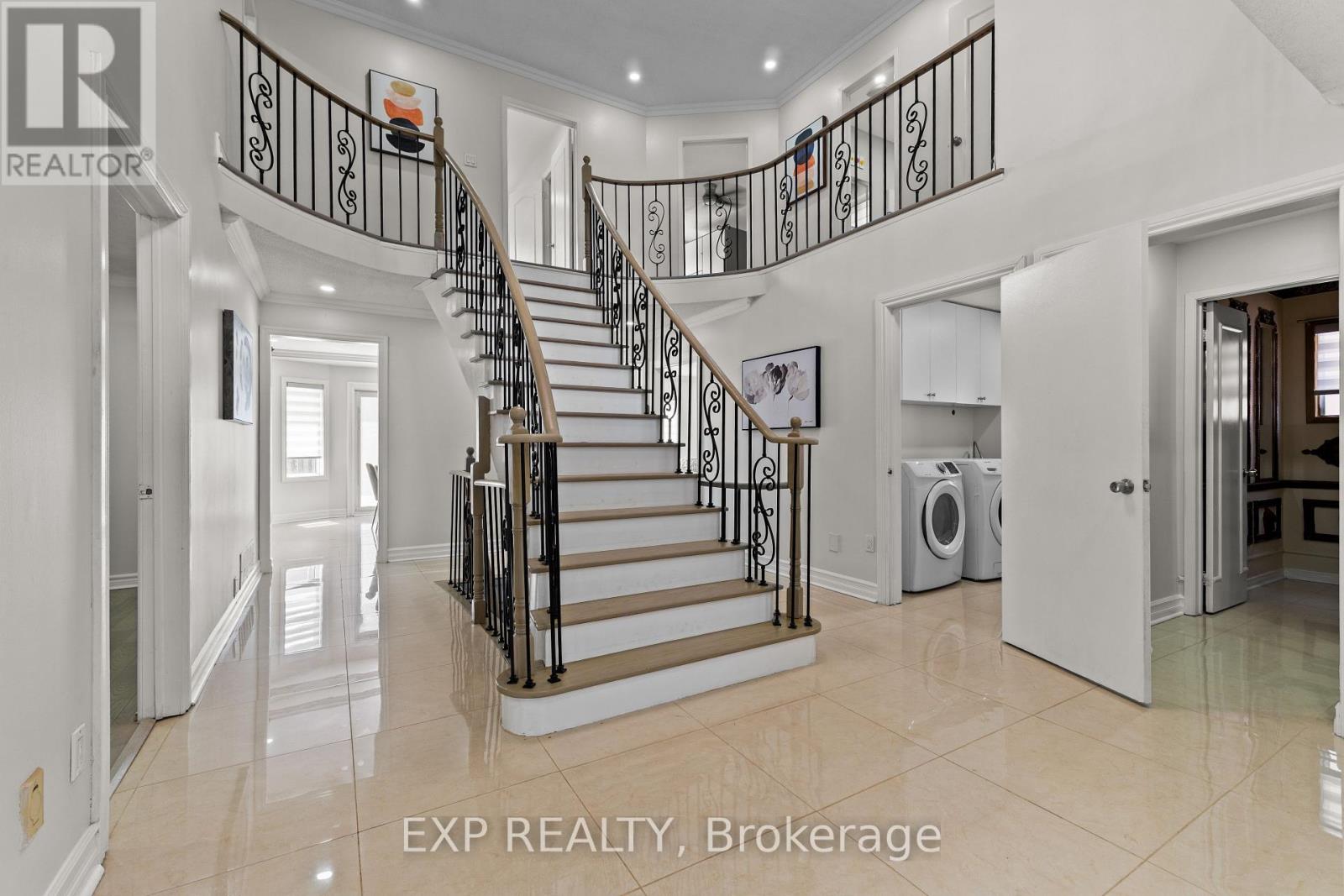 Photo 5 of 28 Fairlight Street, Brampton ON