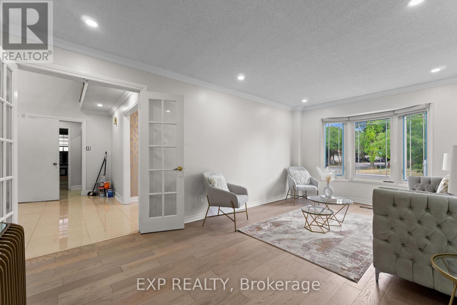 Photo 8 of 28 Fairlight Street, Brampton ON