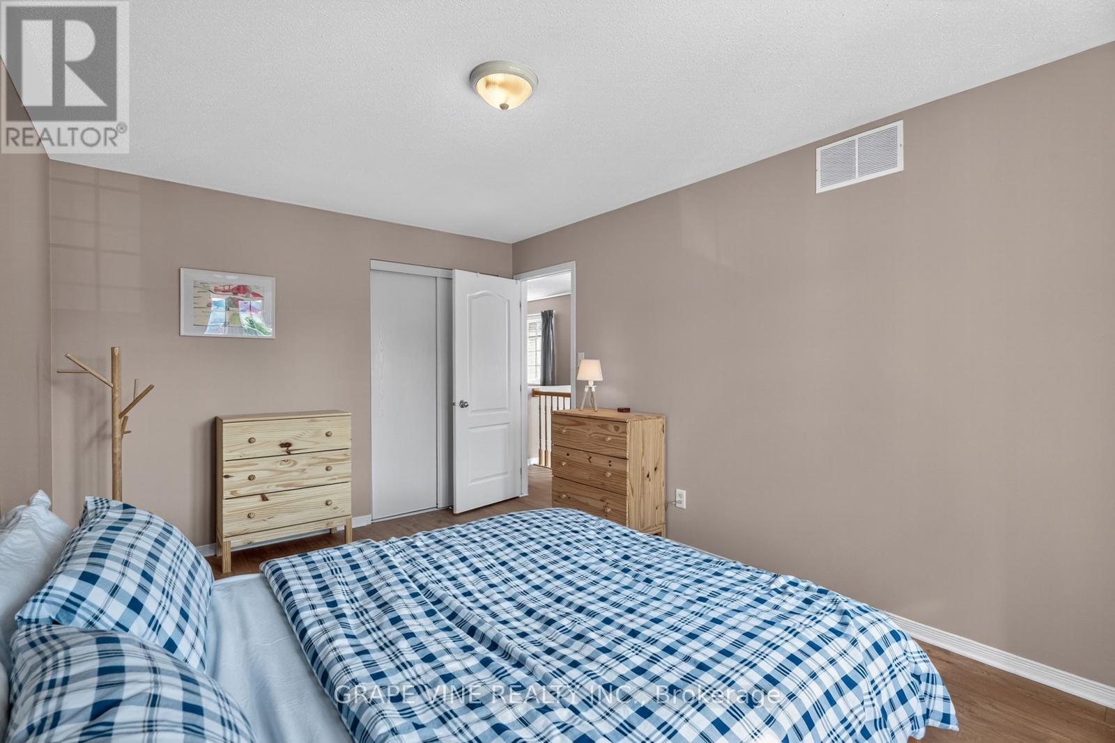 Photo 25 of 21 Fieldberry Private, Ottawa ON