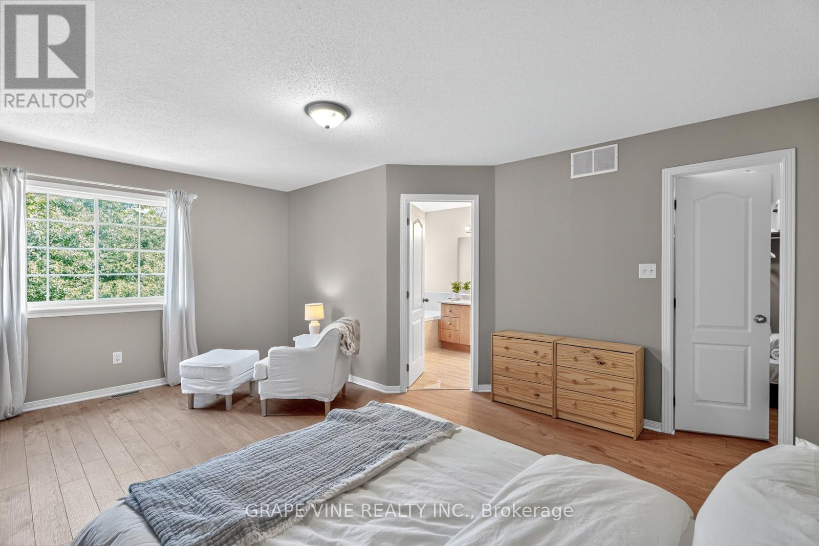 Photo 18 of 21 Fieldberry Private, Ottawa ON