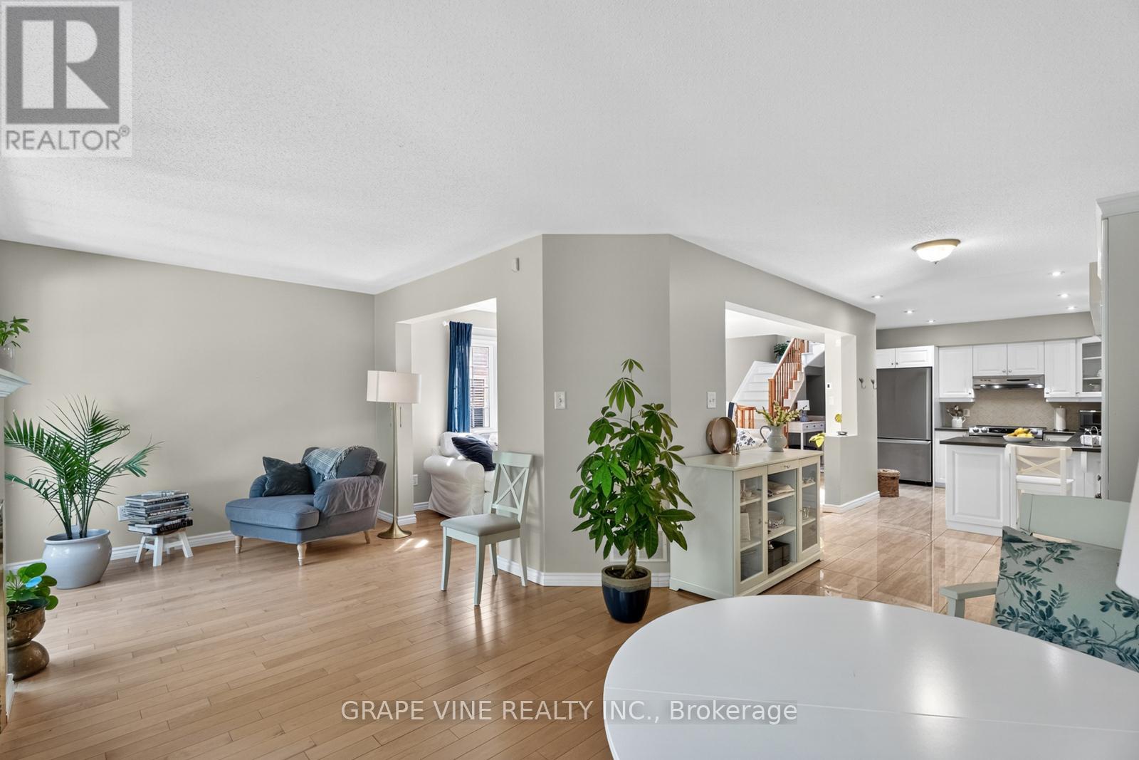 Photo 16 of 21 Fieldberry Private, Ottawa ON