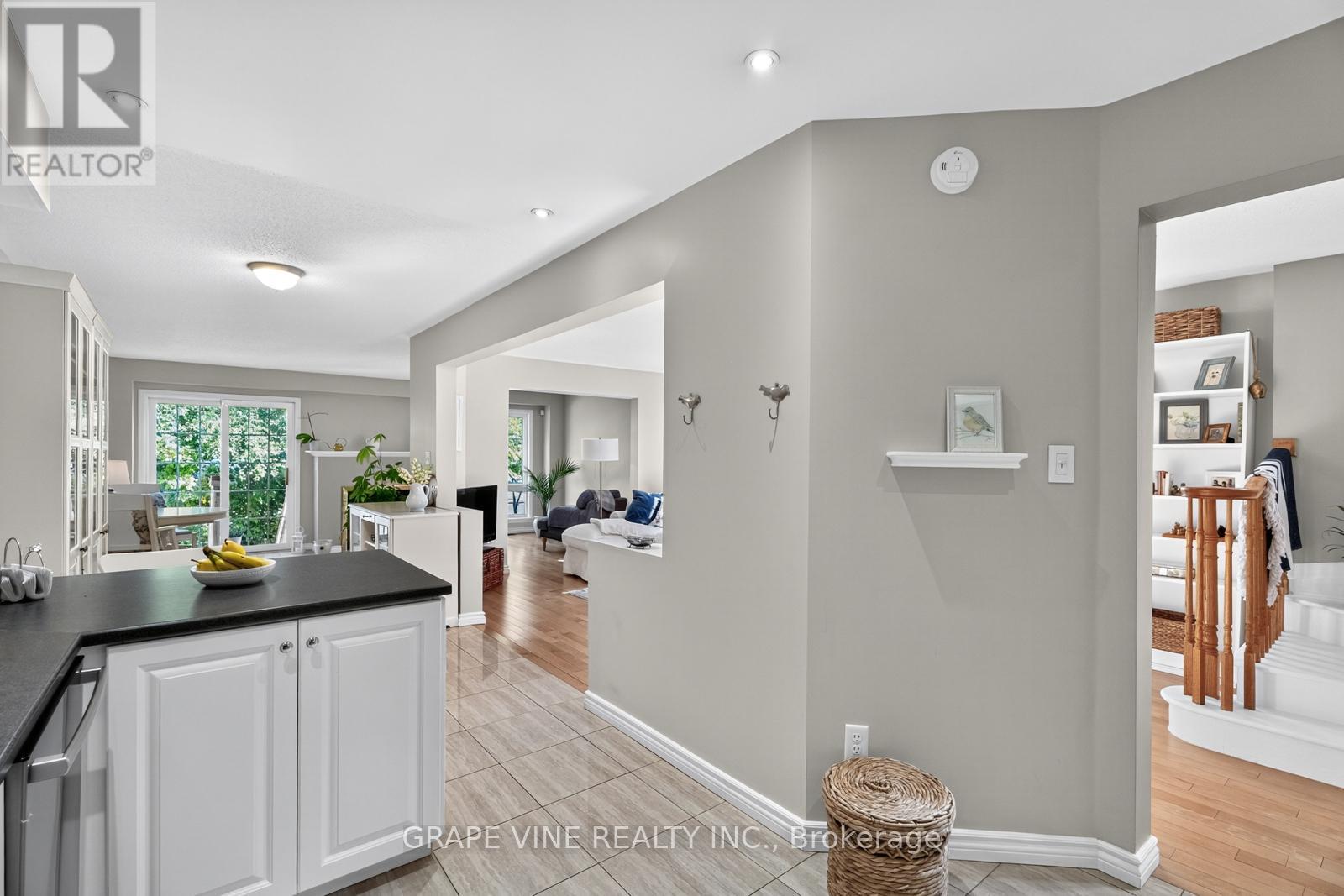 Photo 10 of 21 Fieldberry Private, Ottawa ON