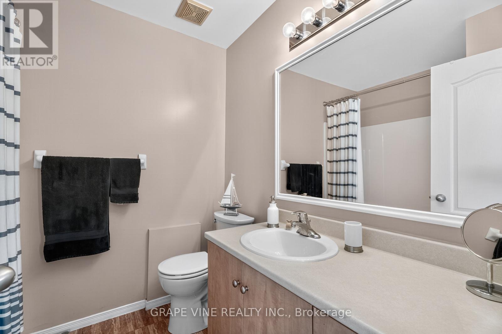 Photo 23 of 21 Fieldberry Private, Ottawa ON