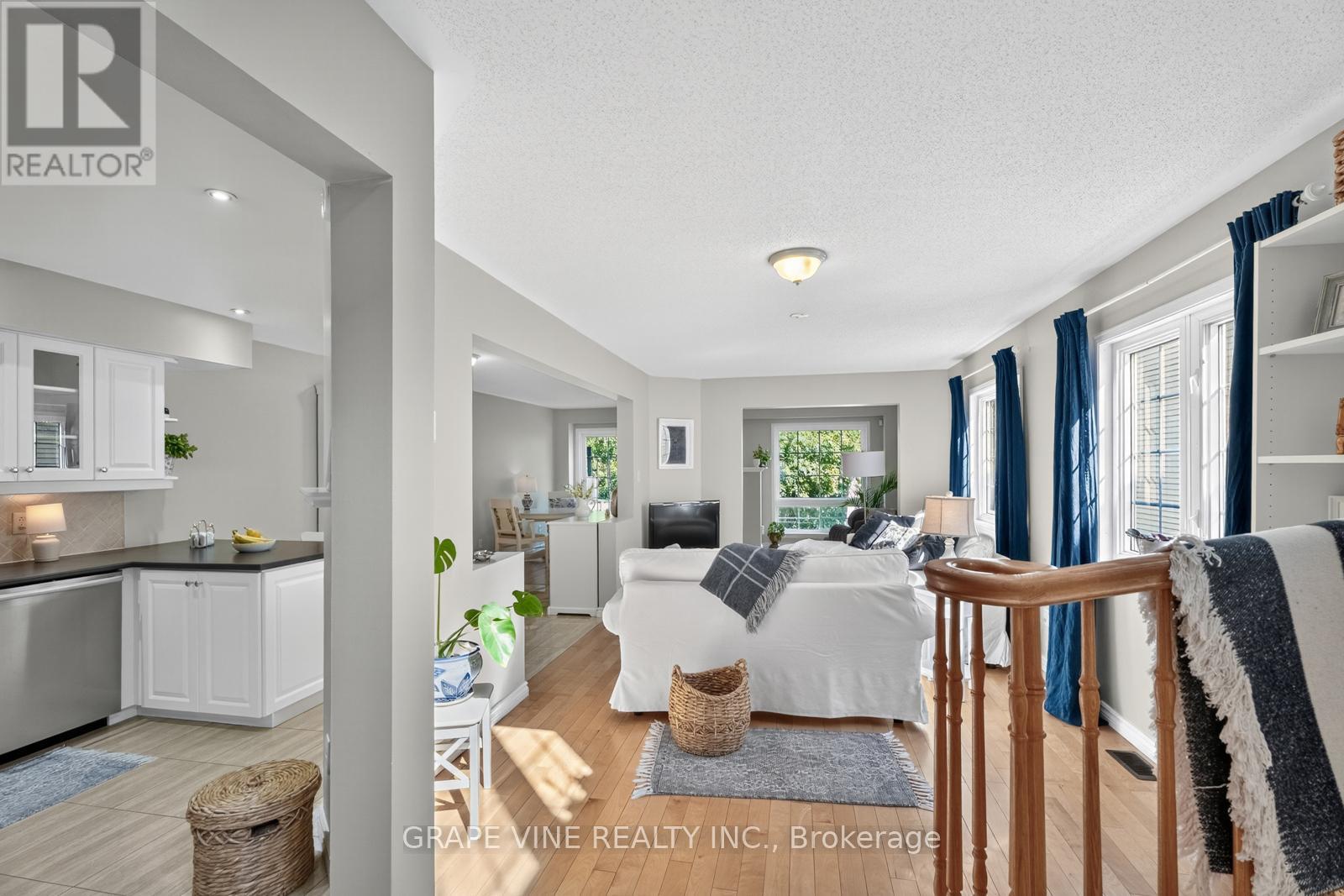 Photo 7 of 21 Fieldberry Private, Ottawa ON
