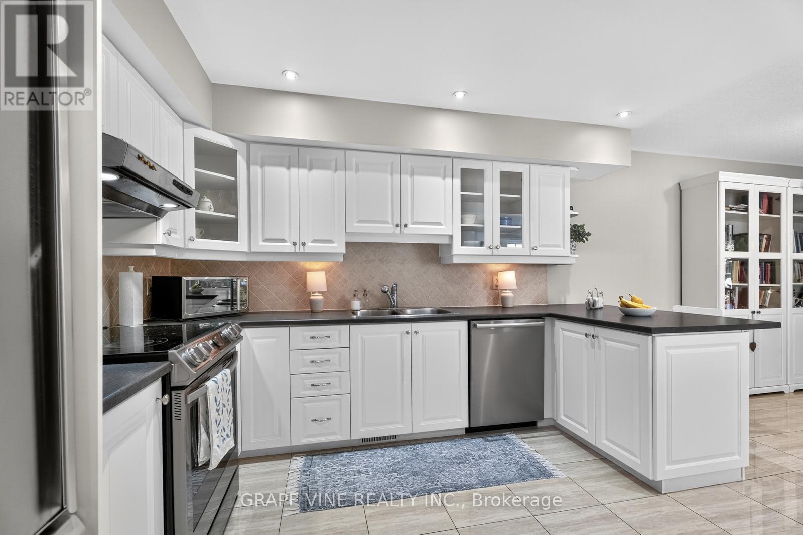 Photo 8 of 21 Fieldberry Private, Ottawa ON