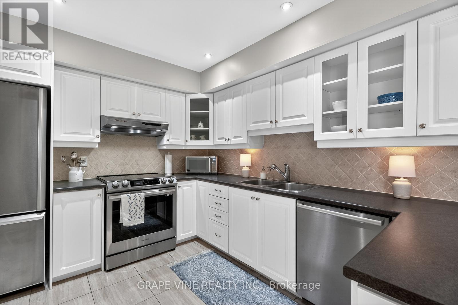 Photo 9 of 21 Fieldberry Private, Ottawa ON