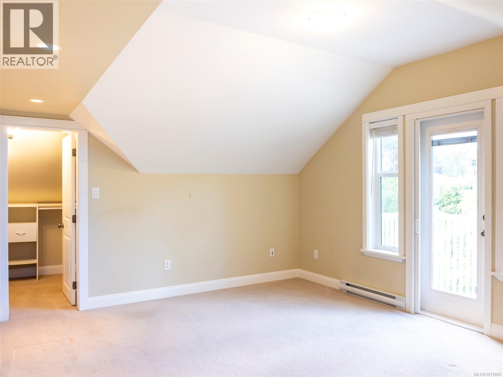 Photo 10 of 3 1290 Richardson St, Victoria BC