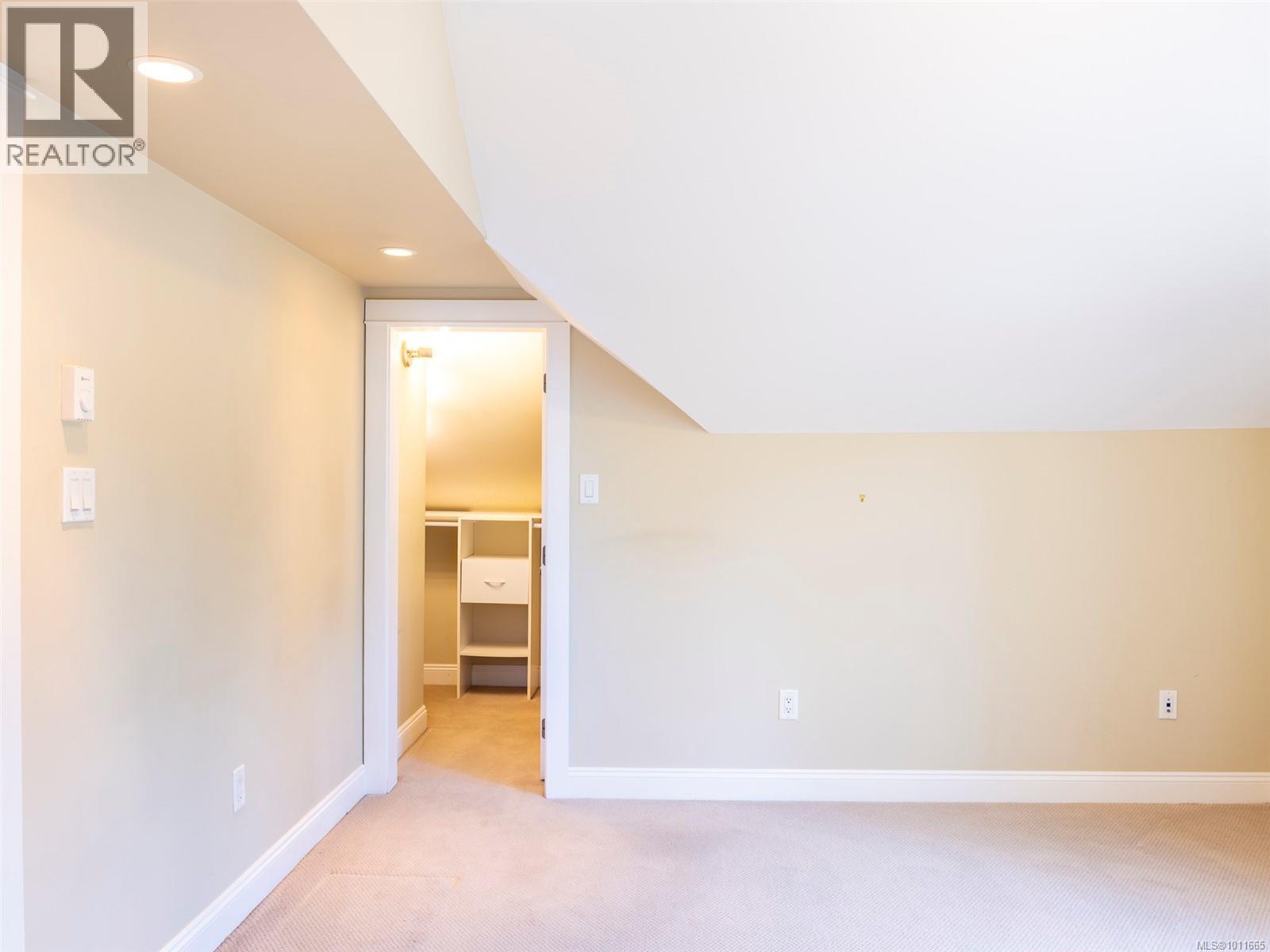 Photo 16 of 3 1290 Richardson St, Victoria BC