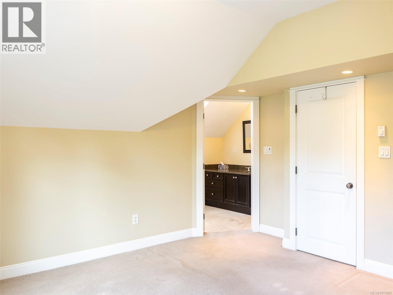 Photo 17 of 3 1290 Richardson St, Victoria BC