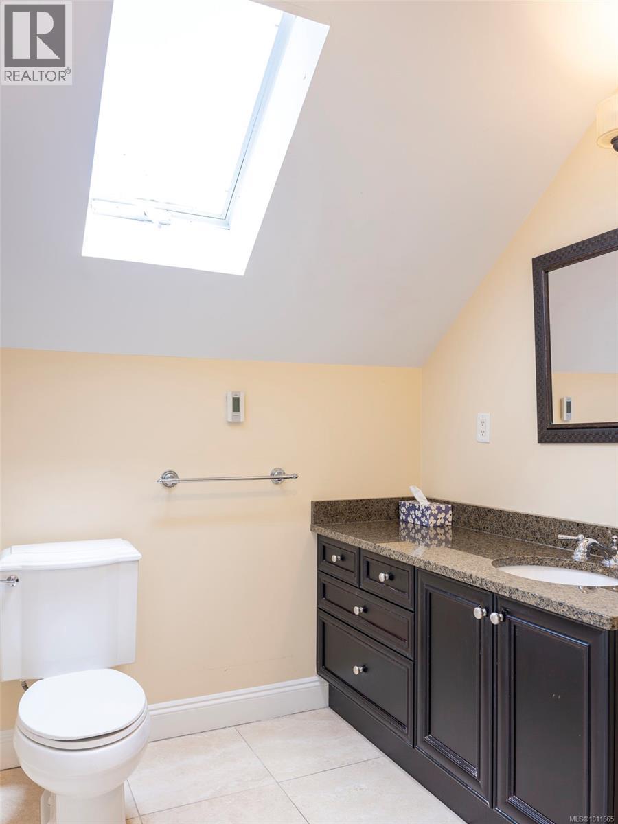 Photo 18 of 3 1290 Richardson St, Victoria BC