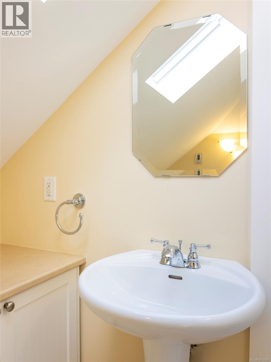 Photo 24 of 3 1290 Richardson St, Victoria BC
