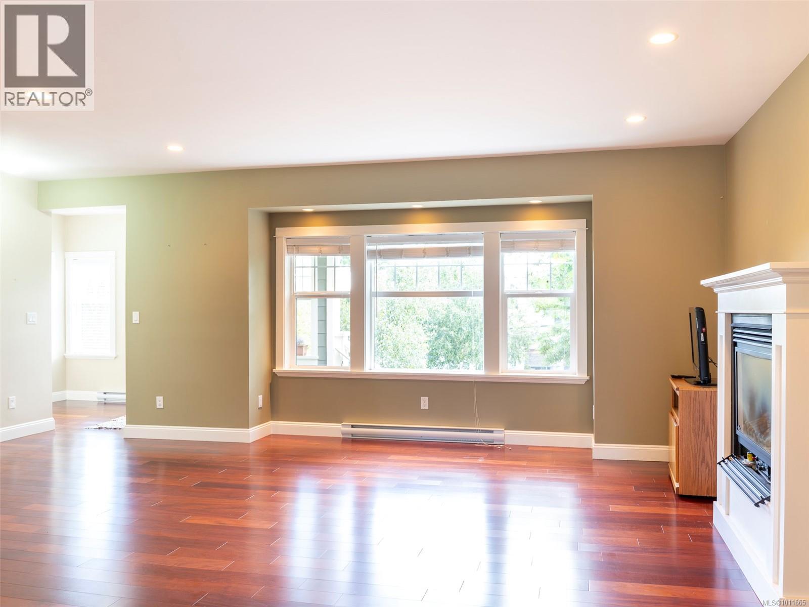 Photo 5 of 3 1290 Richardson St, Victoria BC