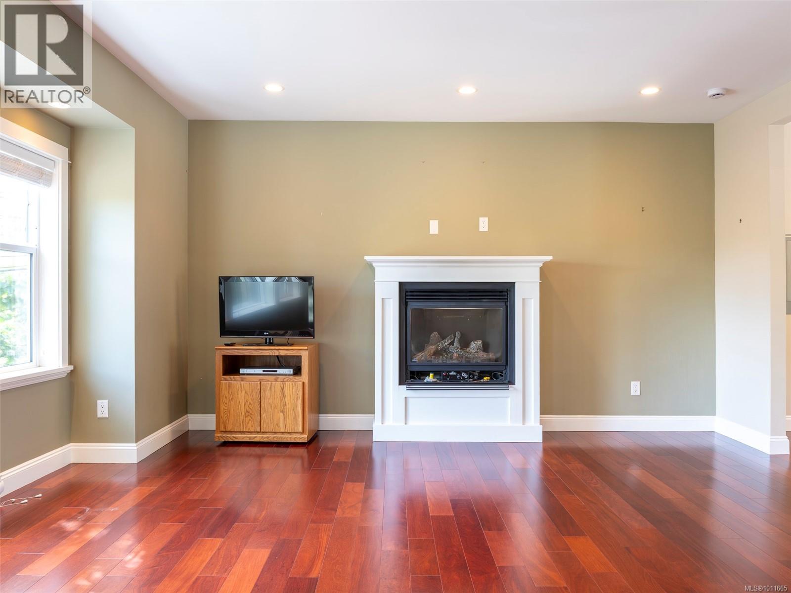 Photo 7 of 3 1290 Richardson St, Victoria BC