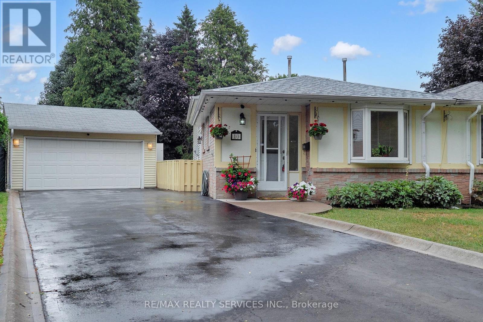 Photo 1 of 10 Minton Place, Brampton ON