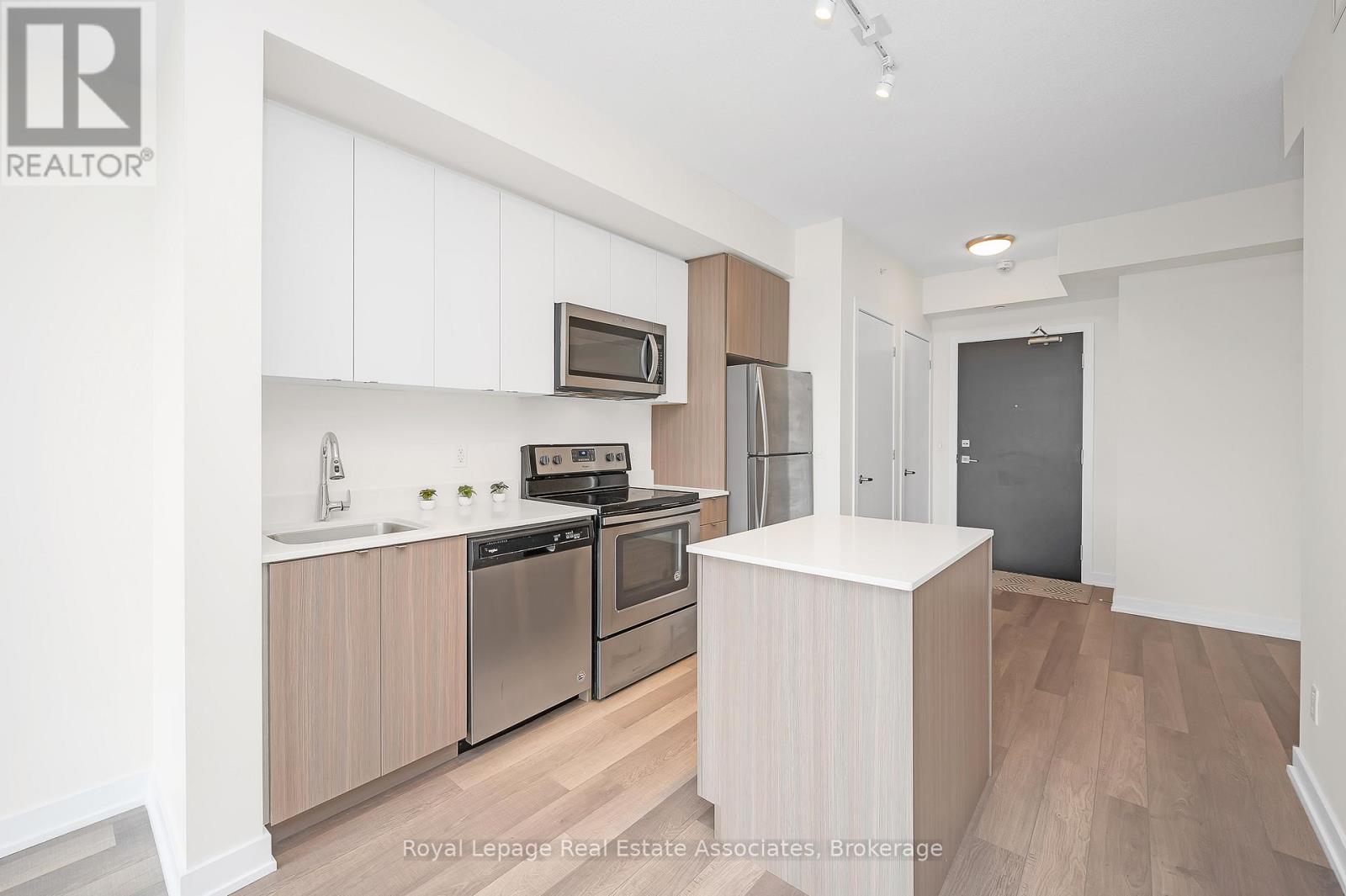 Photo 4 of B 412 5240 Dundas Street, Burlington ON