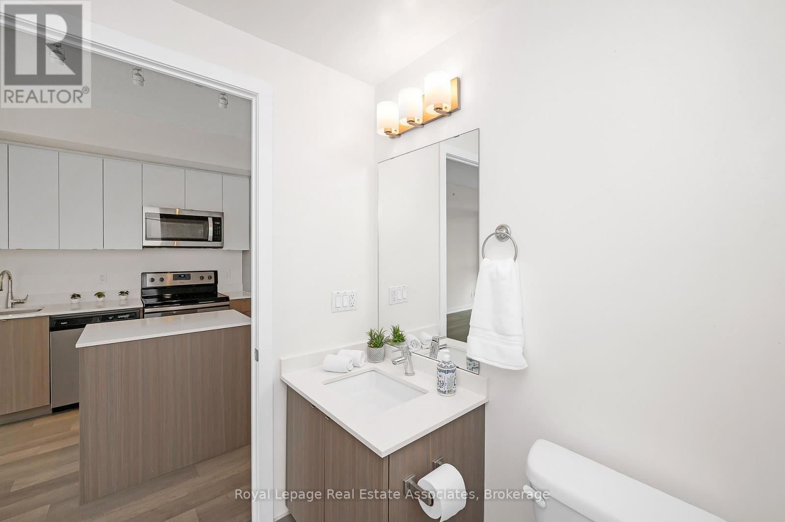 Photo 10 of B 412 5240 Dundas Street, Burlington ON