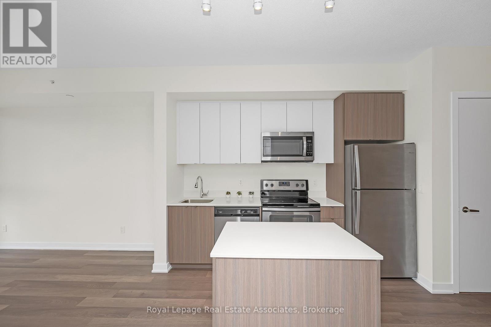 Photo 3 of B 412 5240 Dundas Street, Burlington ON