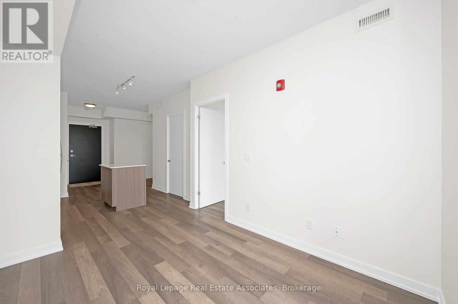 Photo 8 of B 412 5240 Dundas Street, Burlington ON