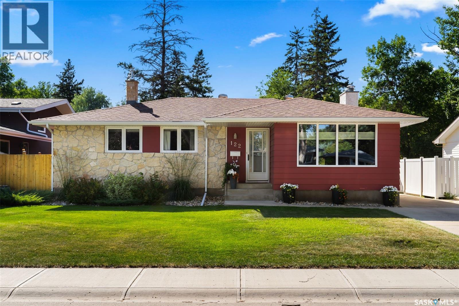122 Compton ROAD, Regina, Saskatchewan