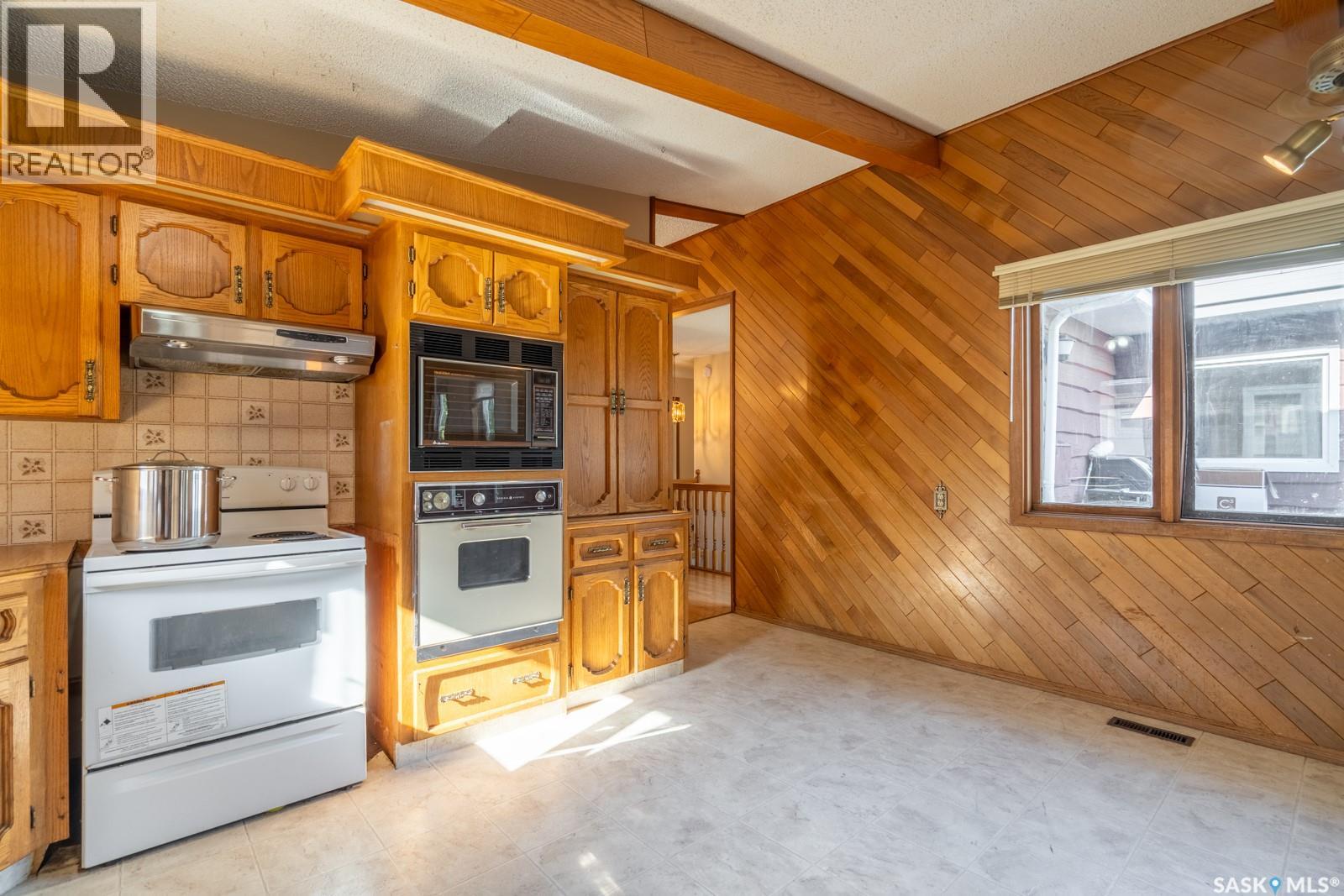Single Family House Bungalow for Sale in  Sunset DRIVE Regina 