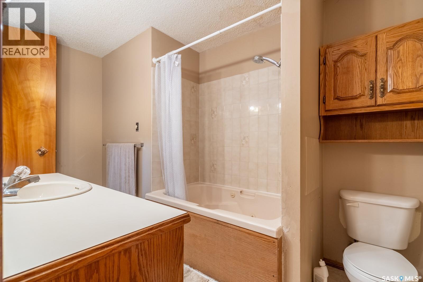 Single Family House Bungalow for Sale in  Sunset DRIVE Regina 