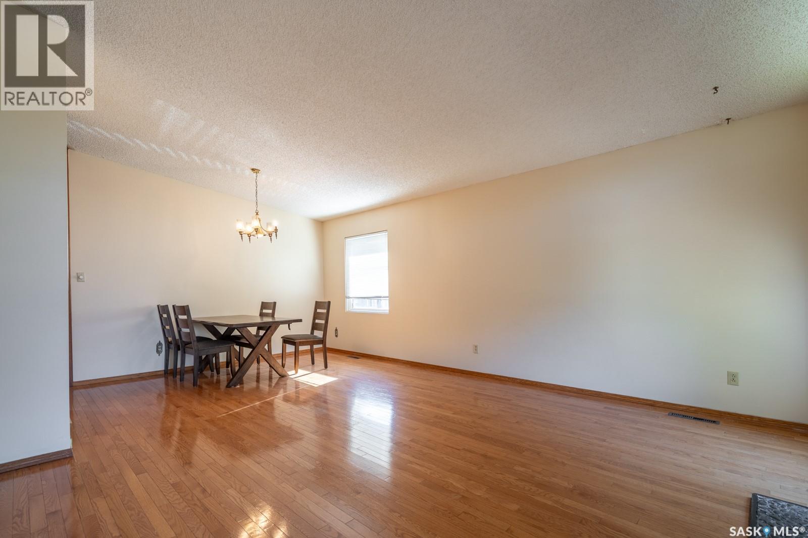Single Family House Bungalow for Sale in  Sunset DRIVE Regina 