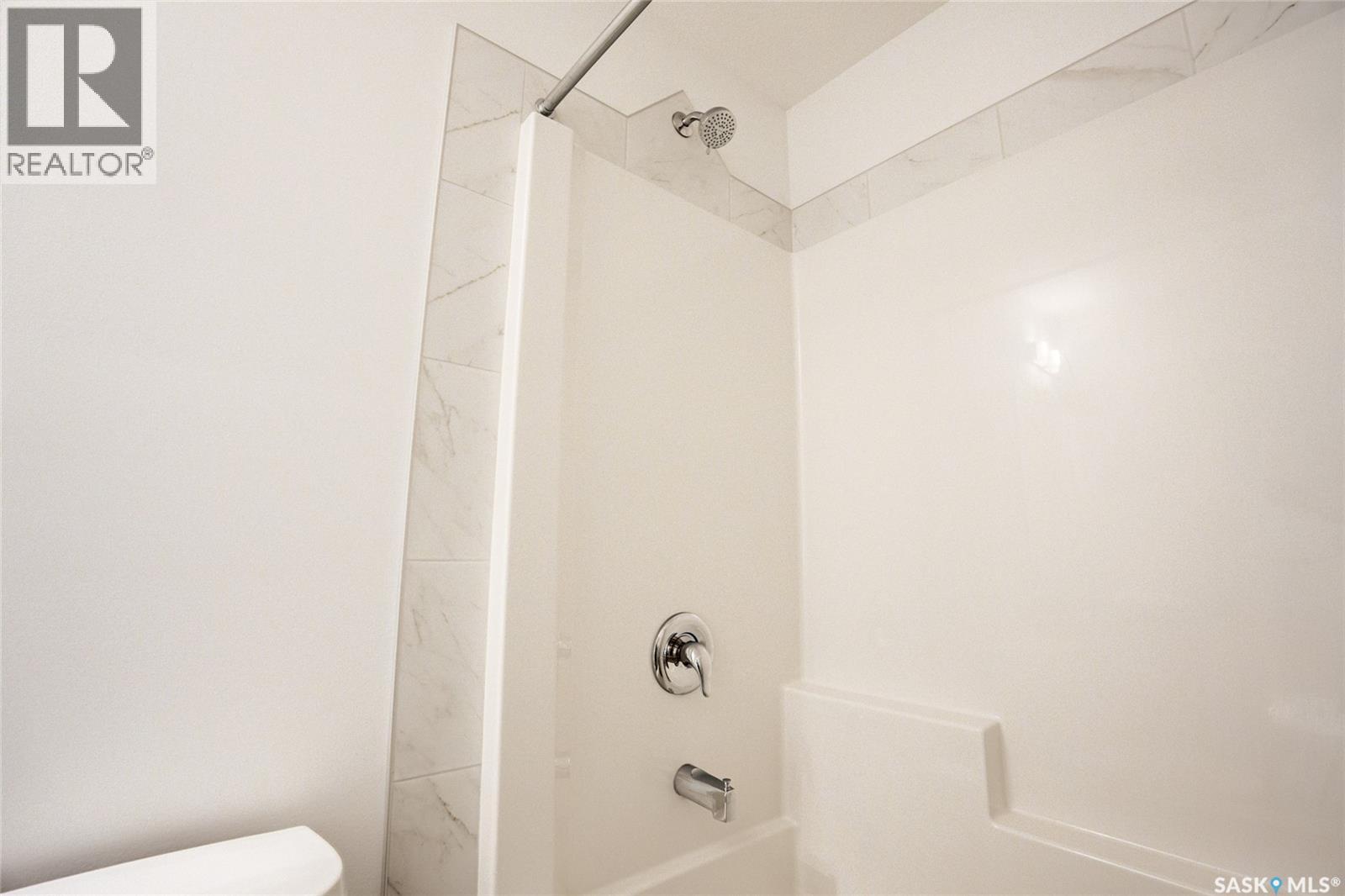 Photo 16 of 5024 Primrose Green Drive E, Regina SK