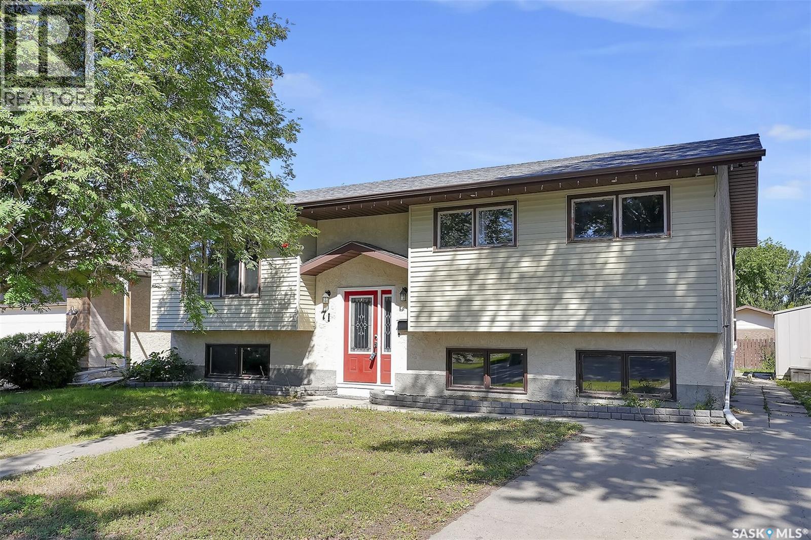 Photo 7 of 71 Rendek Crescent, Regina SK