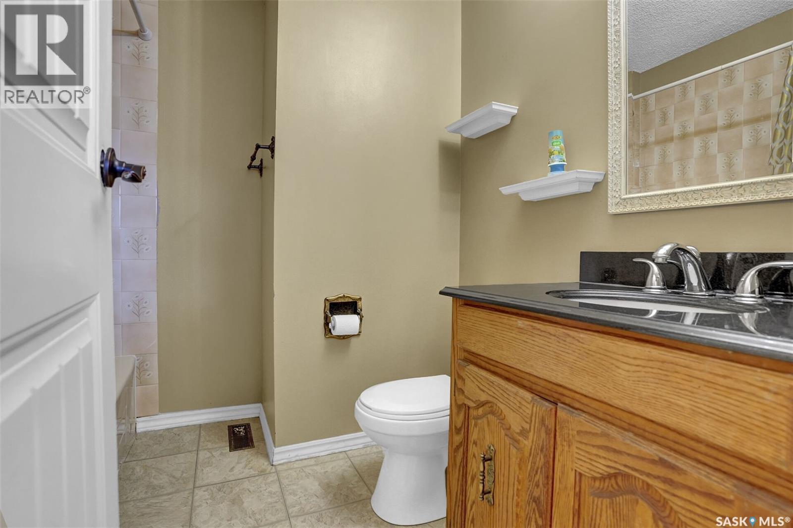 Photo 16 of 71 Rendek Crescent, Regina SK