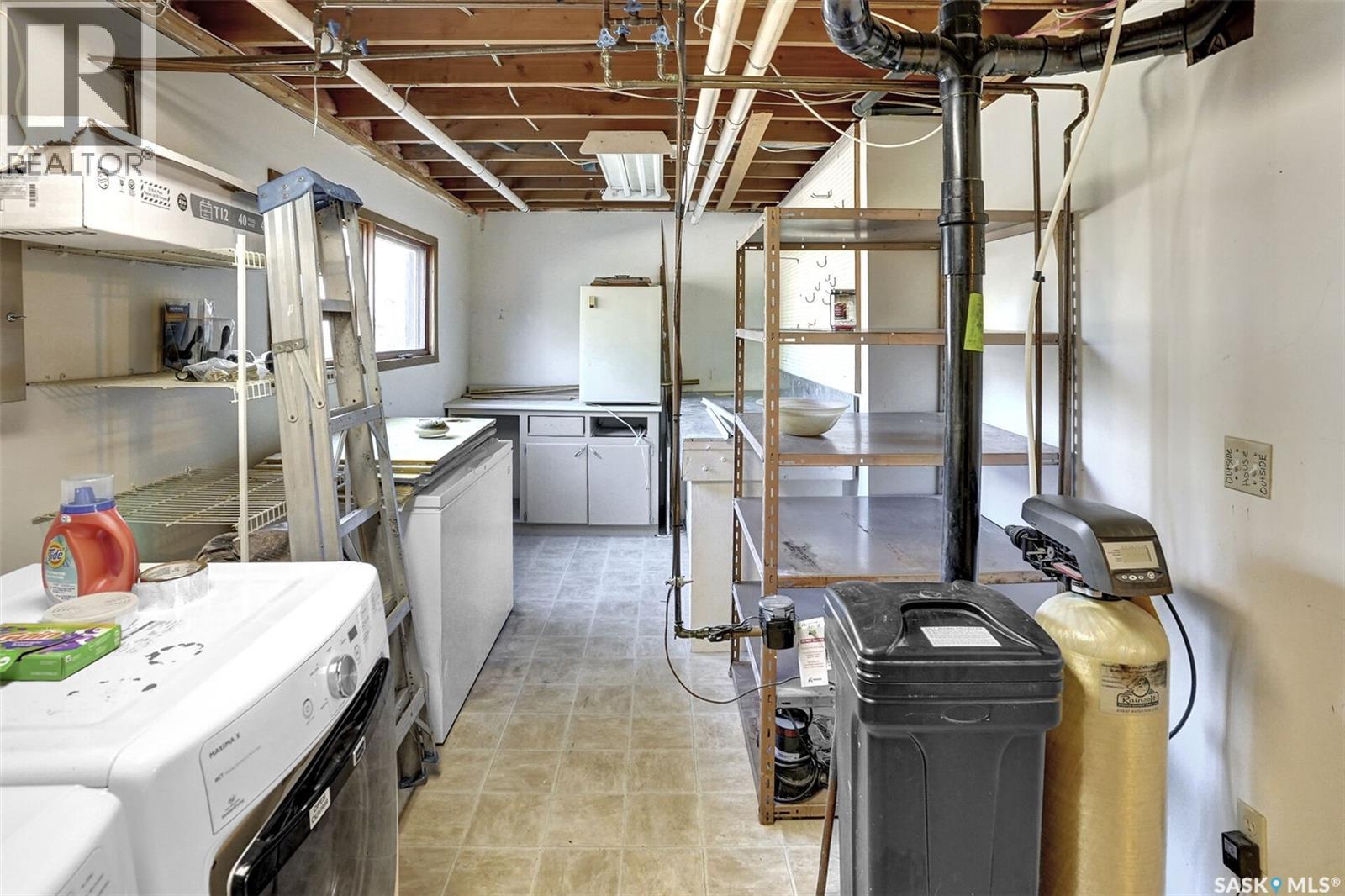 Photo 2 of 71 Rendek Crescent, Regina SK