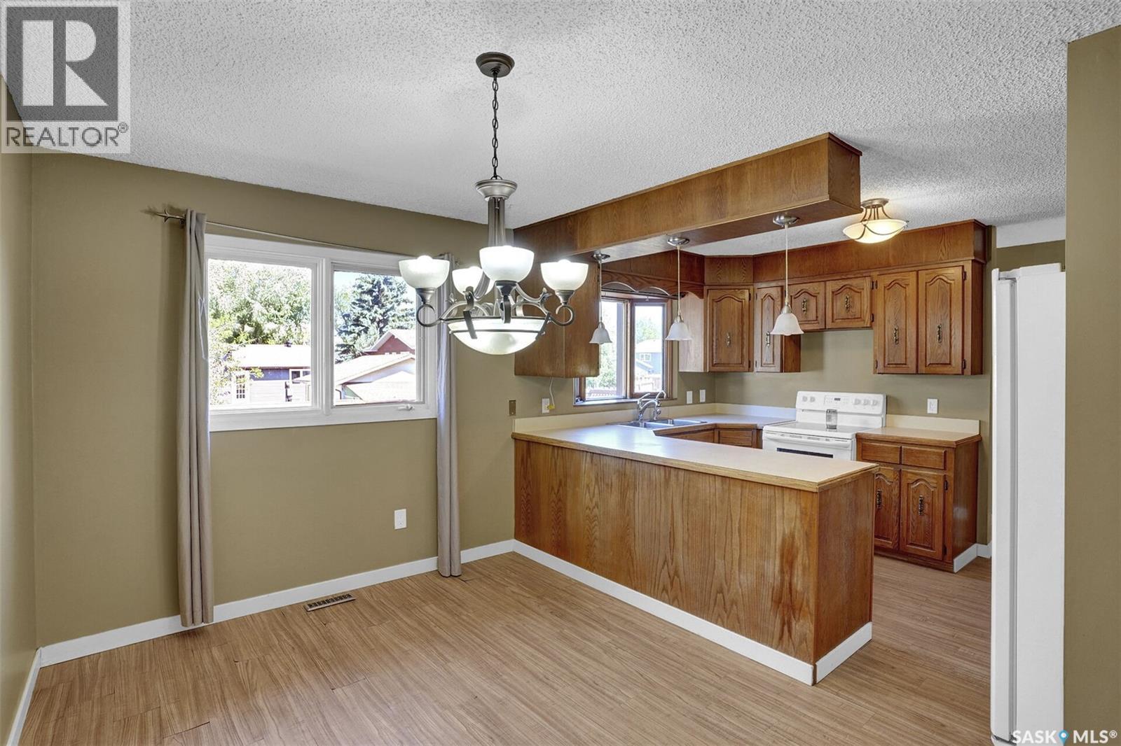 Photo 9 of 71 Rendek Crescent, Regina SK