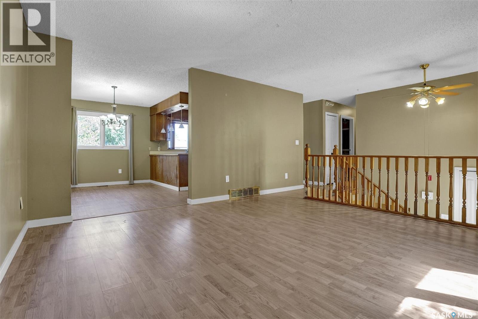 Photo 19 of 71 Rendek Crescent, Regina SK