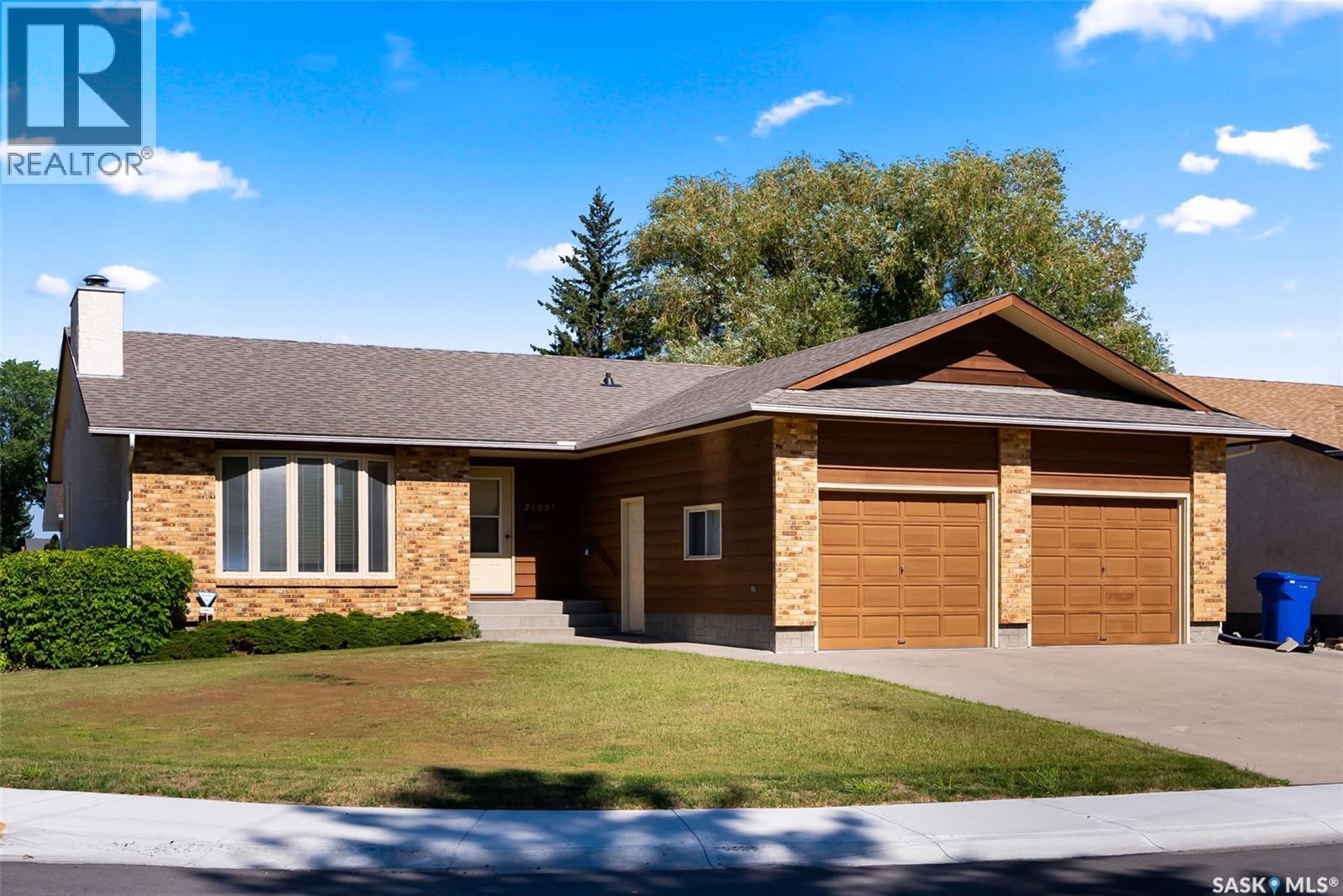 Photo 1 of 2102 Hanover Crescent E, Regina SK