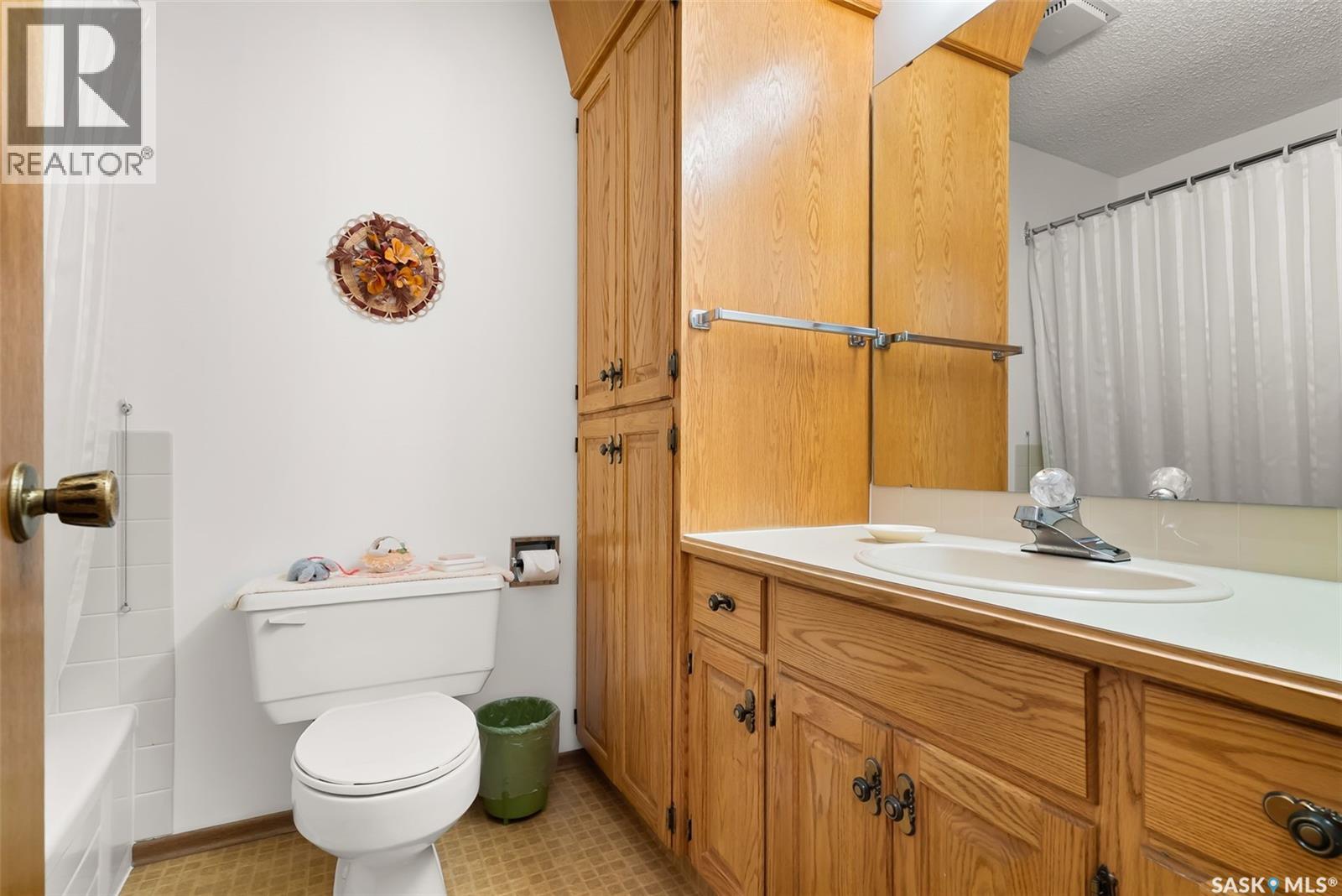 Photo 18 of 2102 Hanover Crescent E, Regina SK