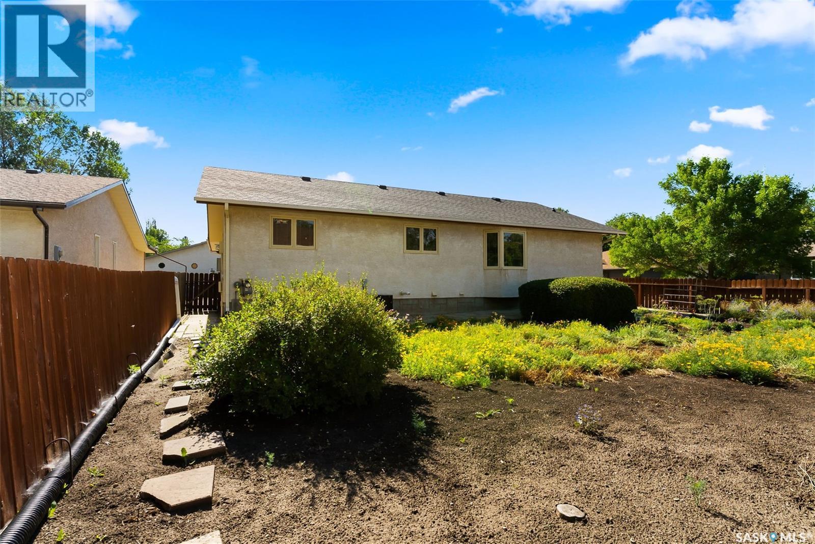 Photo 27 of 2102 Hanover Crescent E, Regina SK