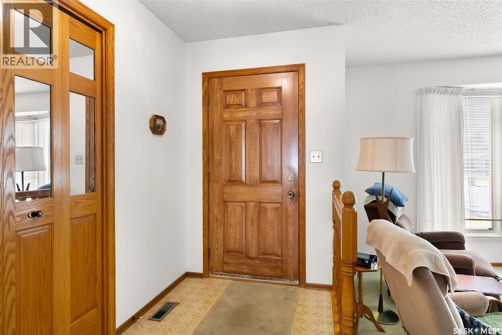 Photo 3 of 2102 Hanover Crescent E, Regina SK
