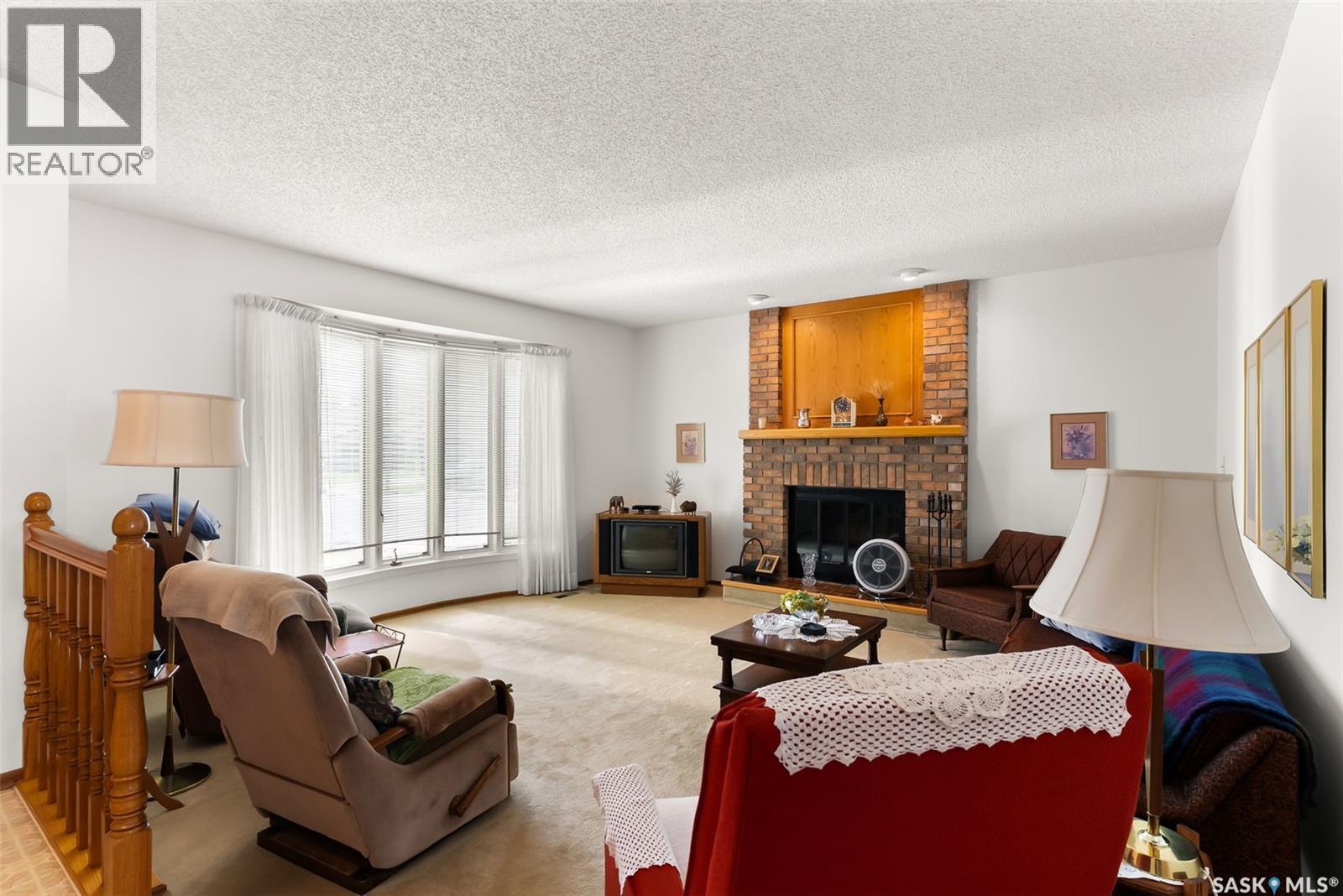 Photo 4 of 2102 Hanover Crescent E, Regina SK