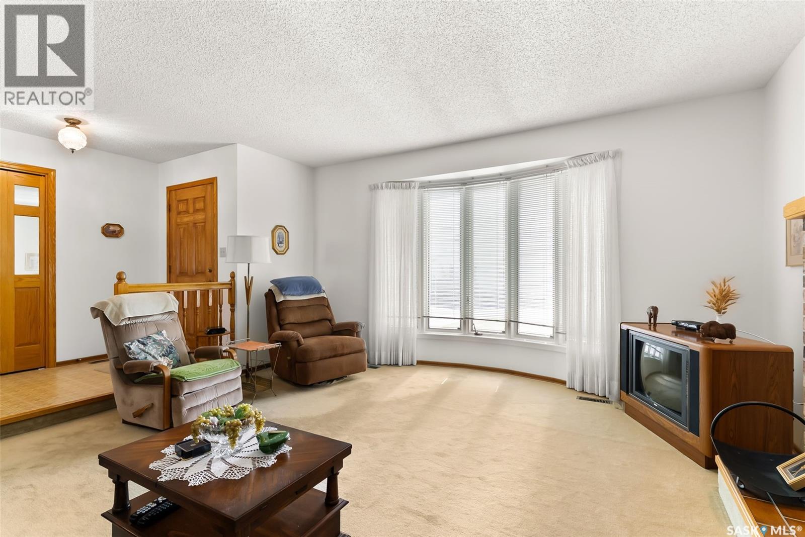 Photo 5 of 2102 Hanover Crescent E, Regina SK