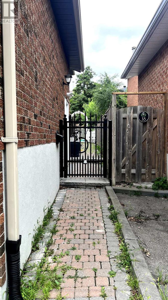 Photo 7 of Basement Unit 2 37 Crystal Drive, Richmond Hill ON