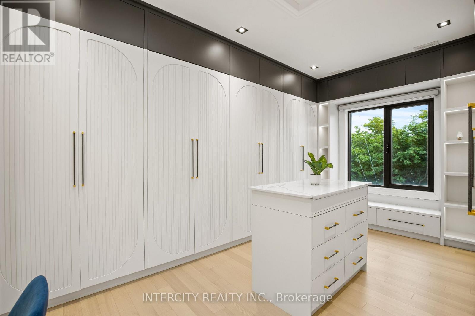 Photo 22 of 1 Silvergrove Road, Toronto ON
